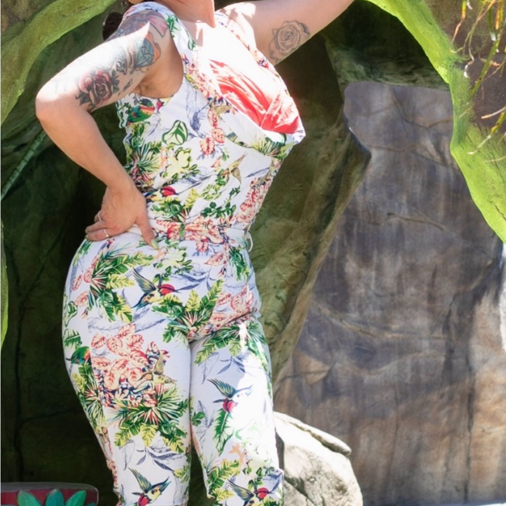 **SOLD** Lindy Bop Tropical Hummingbird top and capri